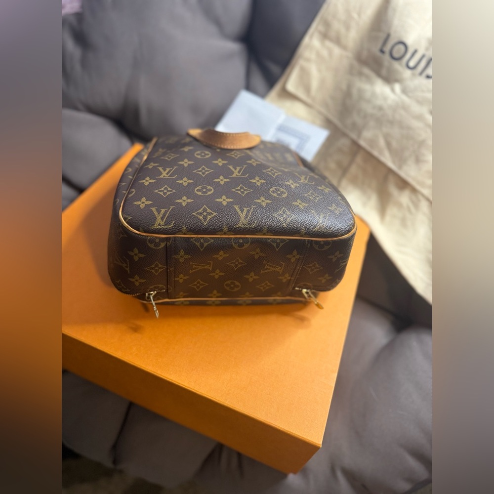 Louis Vuitton monogram excursion handbag. Has authenticity papers. - Picture 6 of 16
